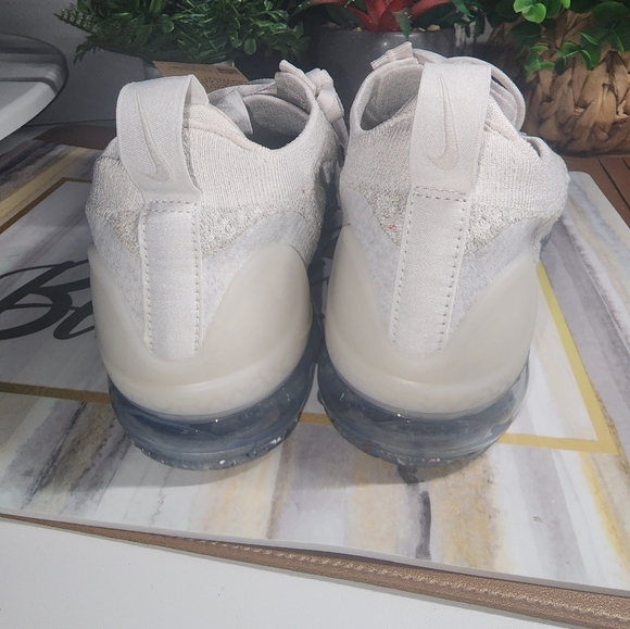 Nike Air Vapormax 2021 FK Women's 11 Phantom DJ9975 001. - Picture 4 of 5